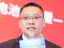 江西明冠锂膜技术有限公司副总经理赵鑫主持“动力电池产业新生态”主题论坛